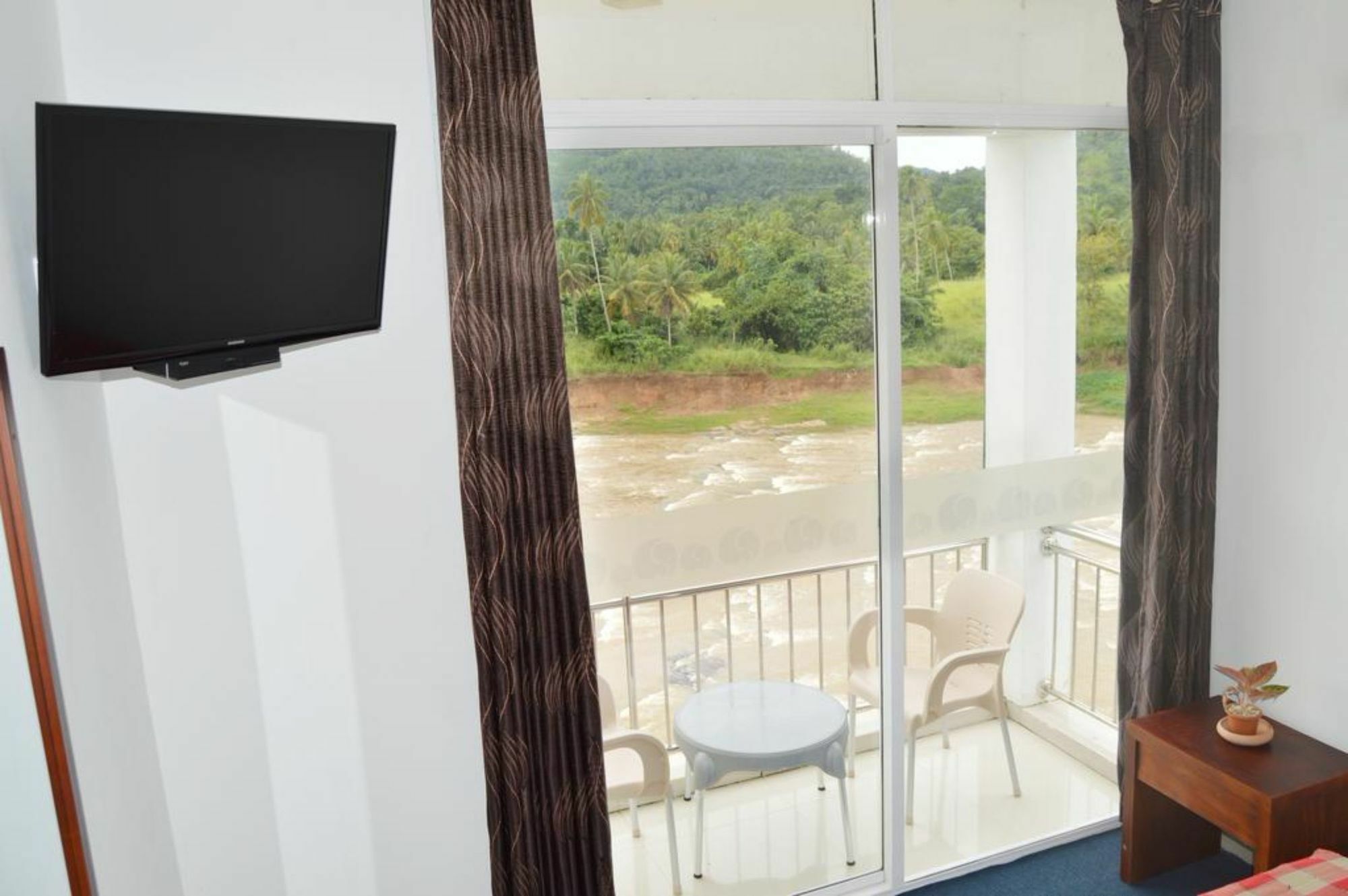 Elephant Park - New Deal! Half Off Airport Pickups Available Hotel